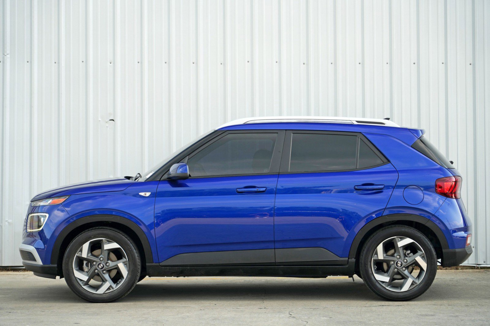 Used 2022 Hyundai Venue Limited w/ Cargo Package image 8