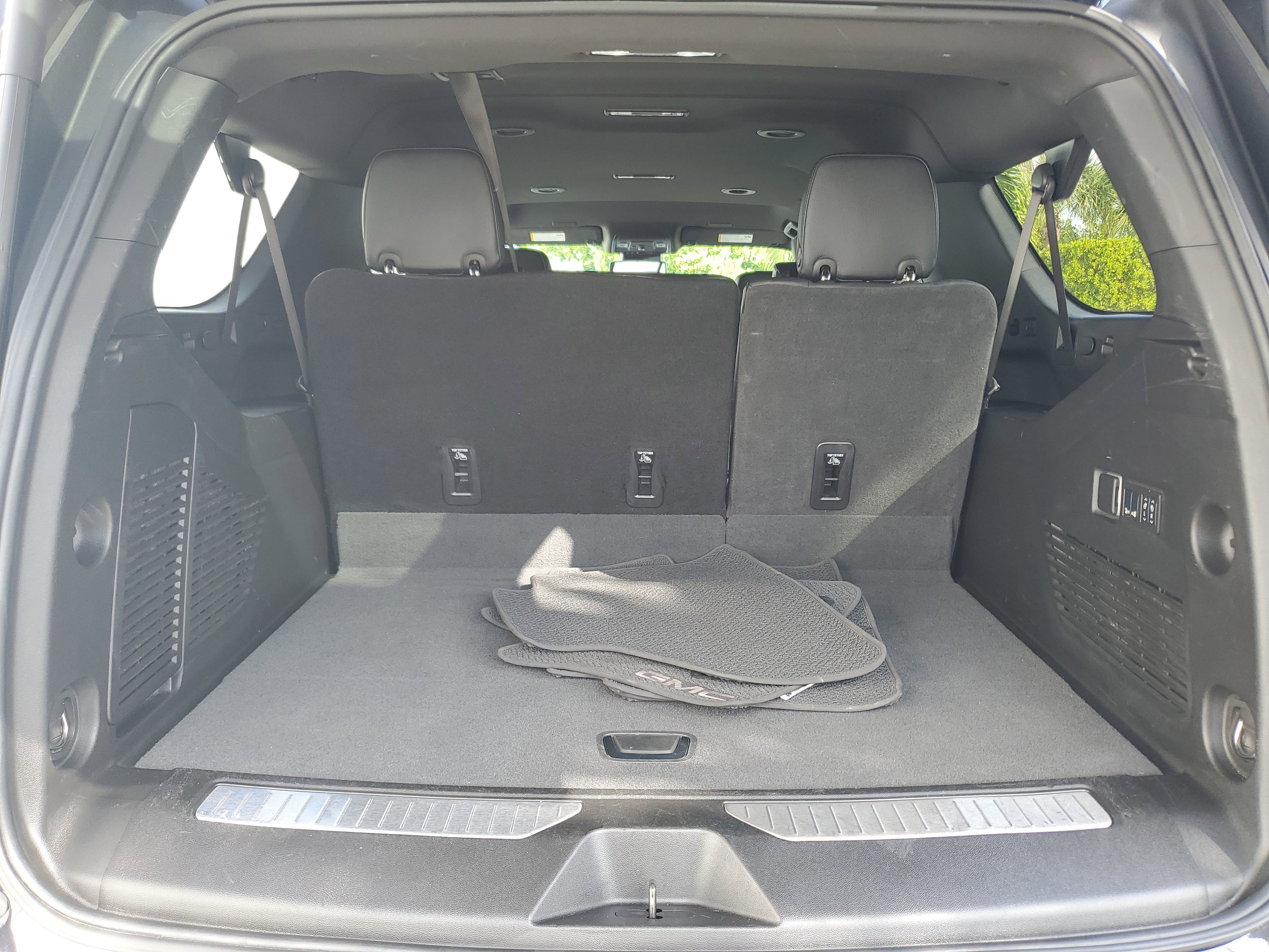 Used 2025 GMC Yukon XL Denali image 10