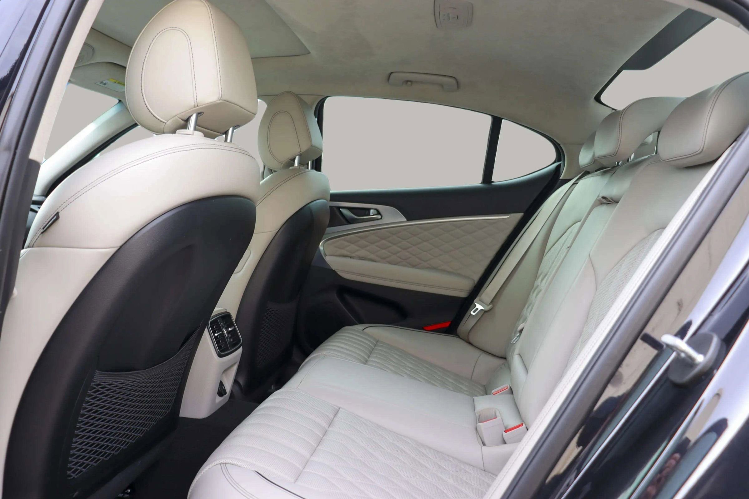 Used 2021 Genesis G70 2.0T w/ Prestige Package image 28