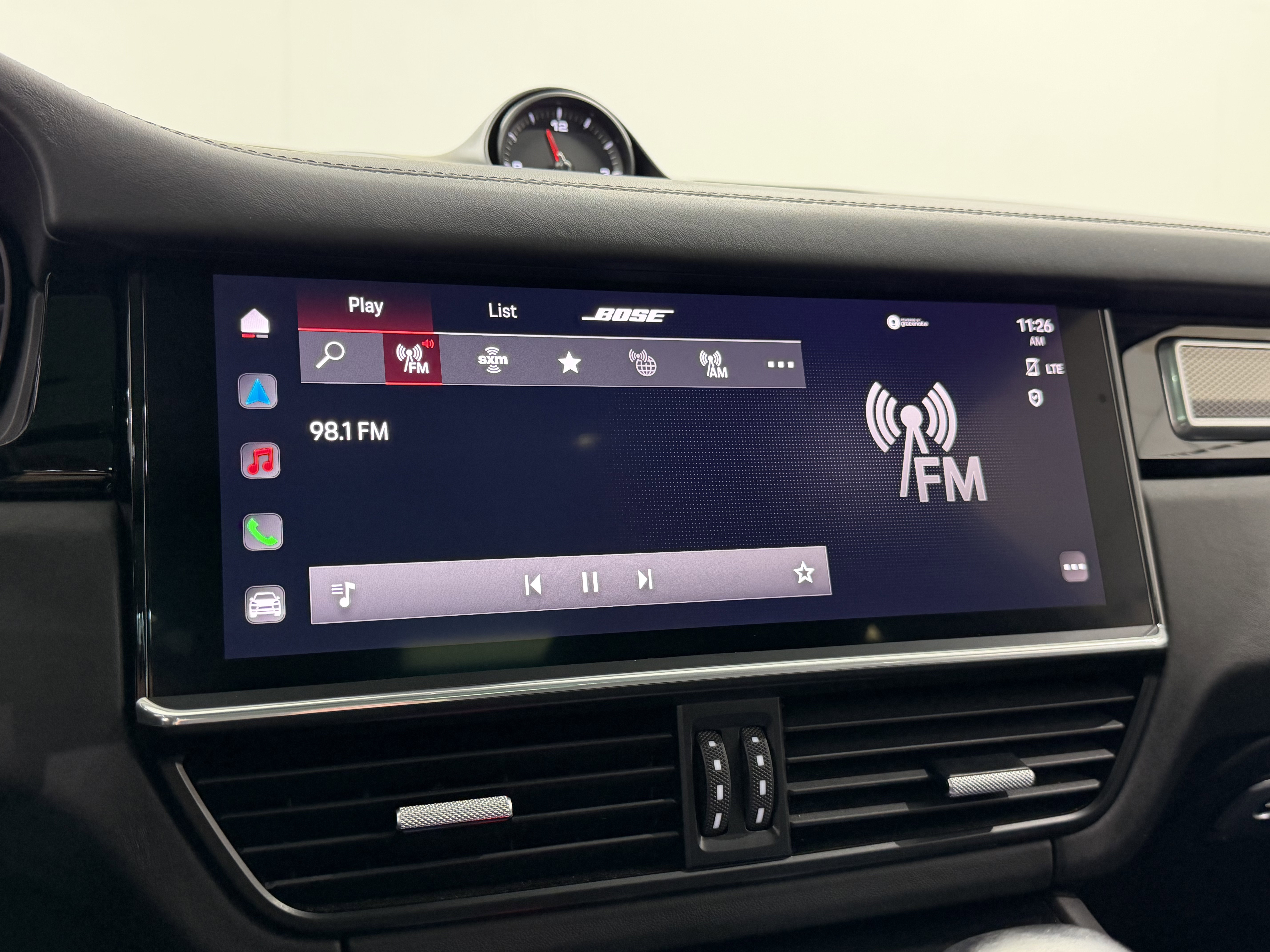 Certified 2022 Porsche Cayenne Platinum Edition image 45