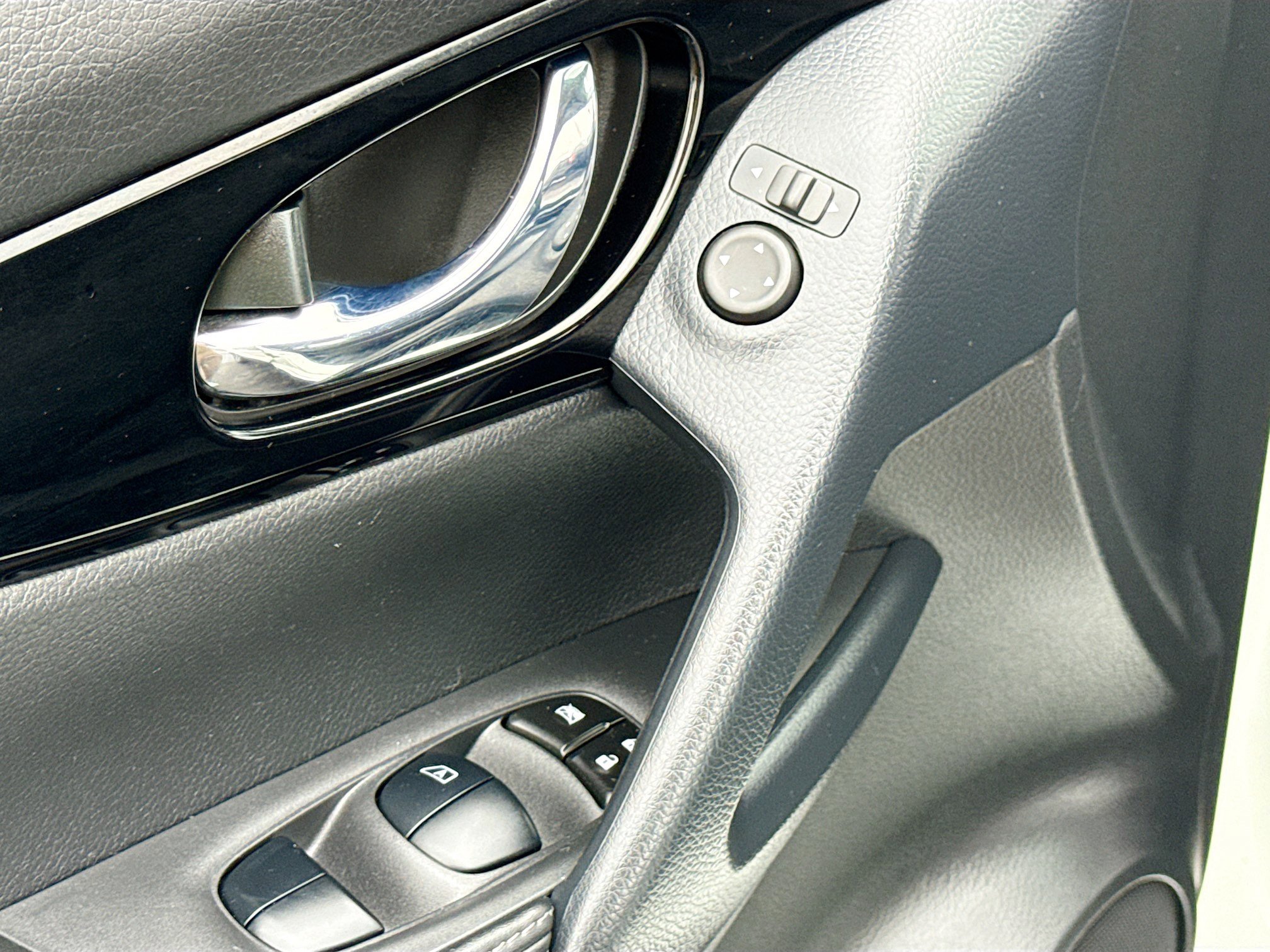 Used 2022 Nissan Rogue Sport SL image 8