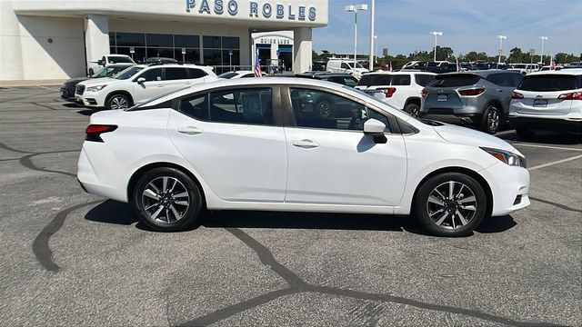Used 2022 Nissan Versa SV FWD image 2