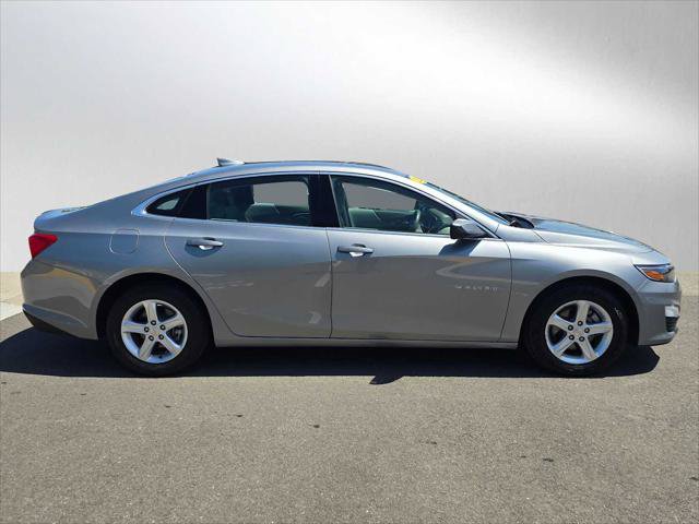 Used 2024 Chevrolet Malibu LT FWD image 2