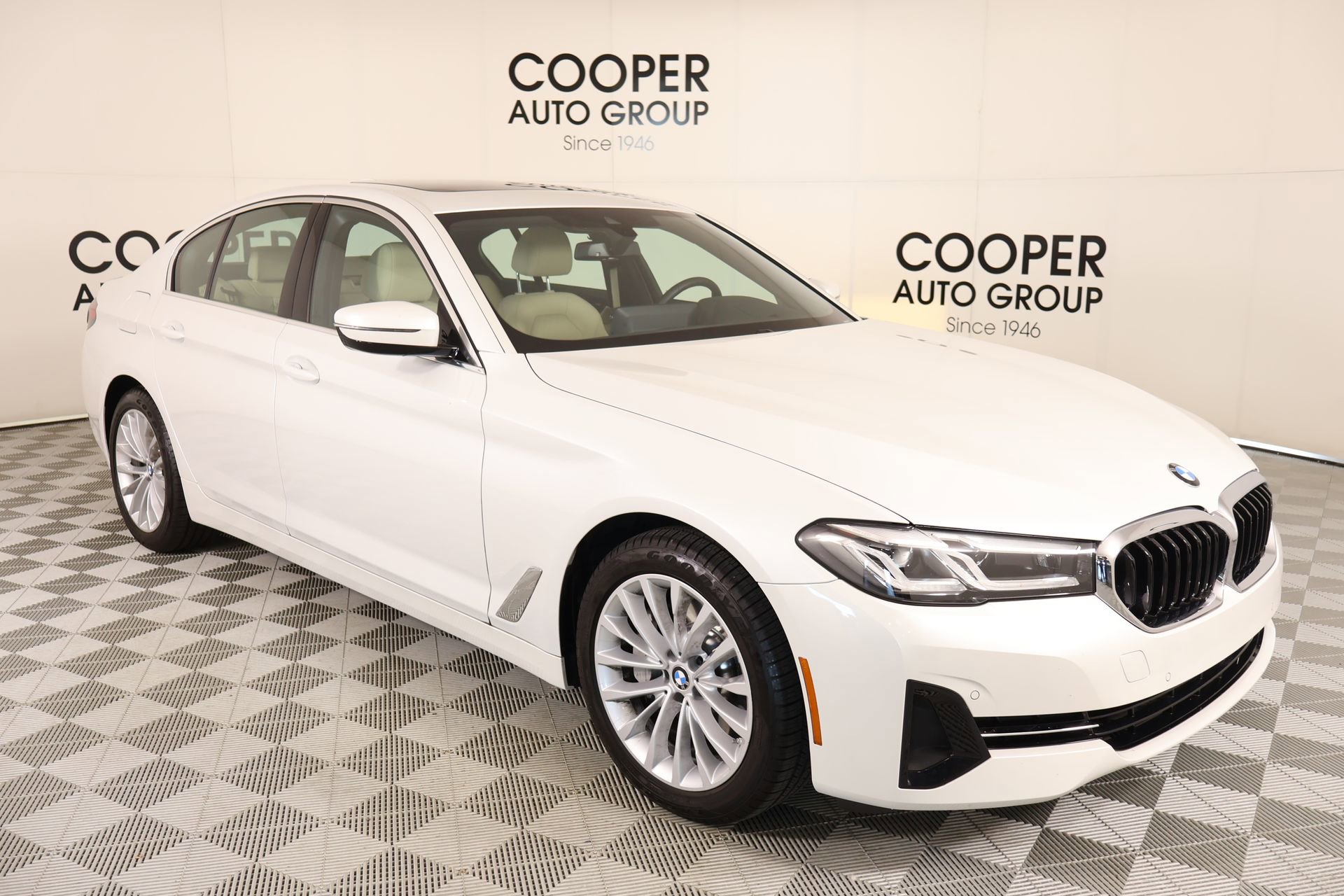 Used 2023 BMW 530i w/ Premium Package image 1