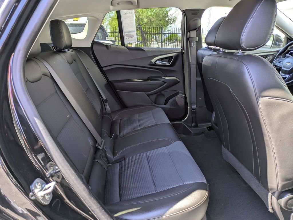 Used 2025 Chevrolet Trax LT w/ LT Convenience Package image 31