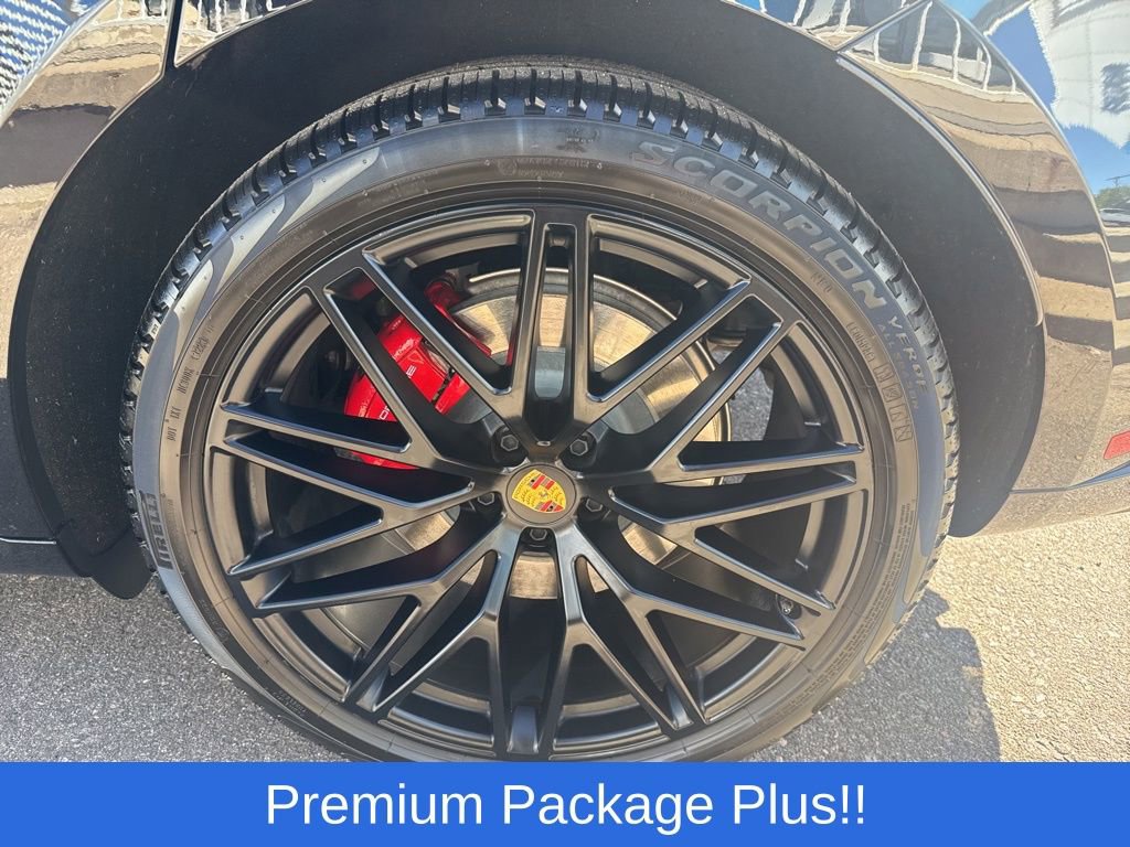 Used 2025 Porsche Macan GTS image 9