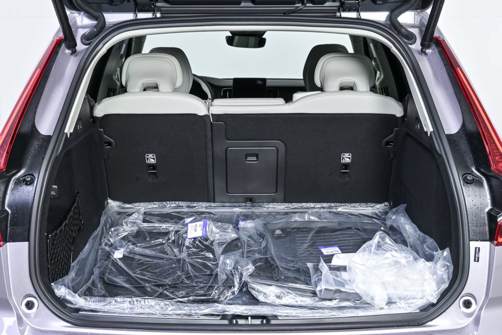 New 2026 Volvo XC60 B5 Ultra w/ Climate Package AWD/4WD image 30