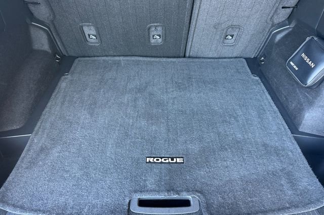 Used 2023 Nissan Rogue SV image 14