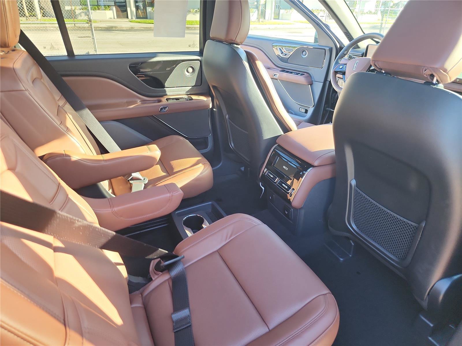 New 2027 Lincoln Aviator Reserve w/ Jet Appearance Package RWD image 23
