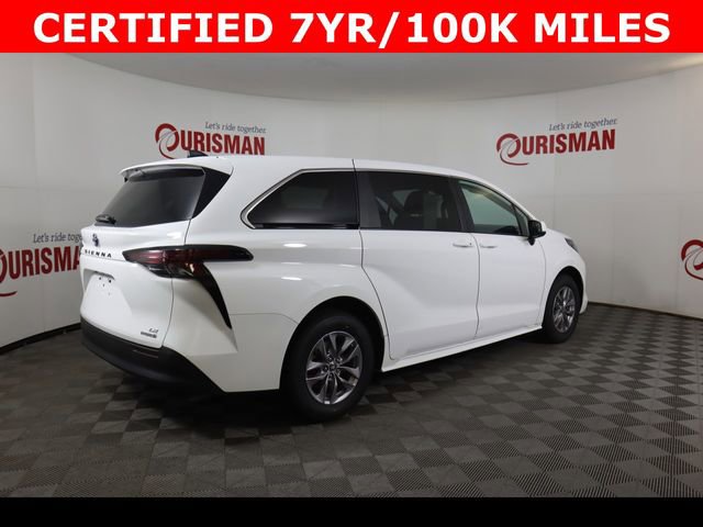 Used 2024 Toyota Sienna LE image 6