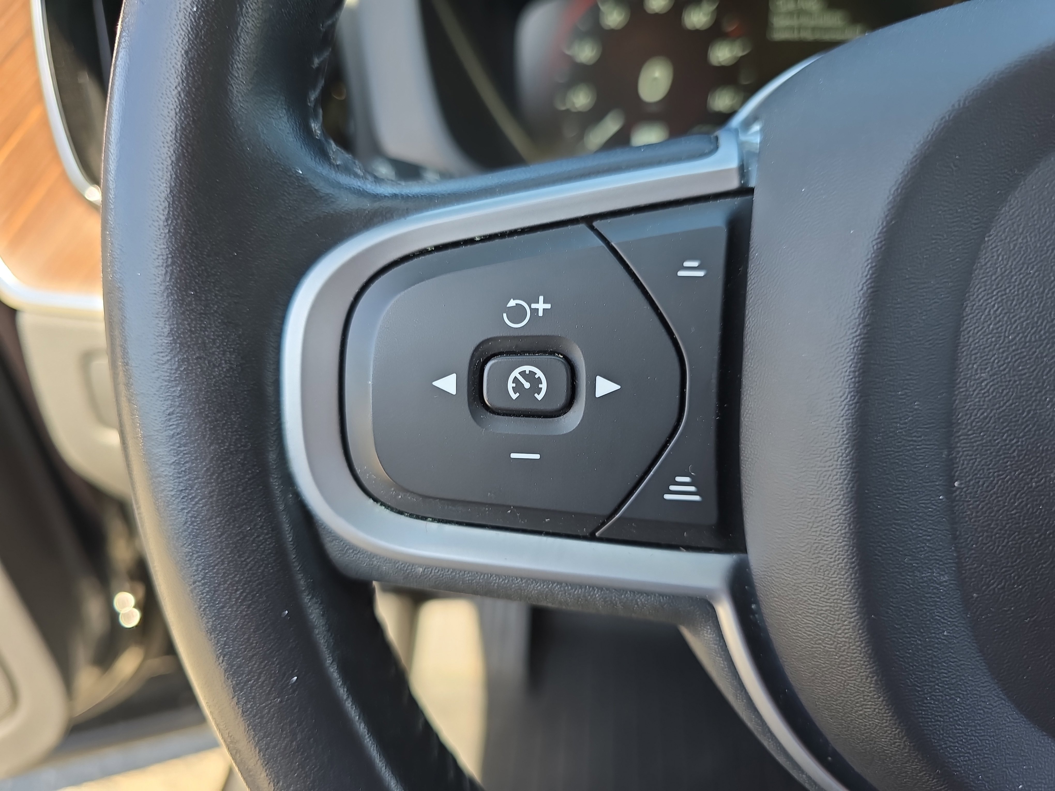 Used 2021 Volvo XC60 T5 Momentum image 17