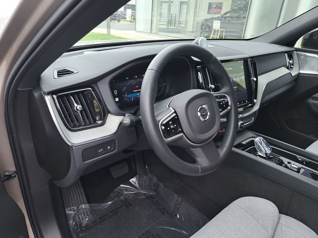 Used 2024 Volvo XC60 T8 Ultimate image 8