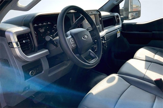 Used 2024 Ford F450 XL w/ XL Chrome Package image 6