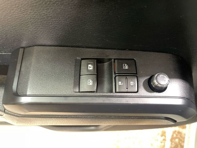 Used 2016 Toyota Tacoma SR image 13