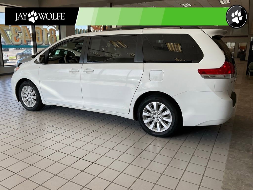 Used 2011 Toyota Sienna XLE w/ Entertainment Pkg AWD/4WD image 4