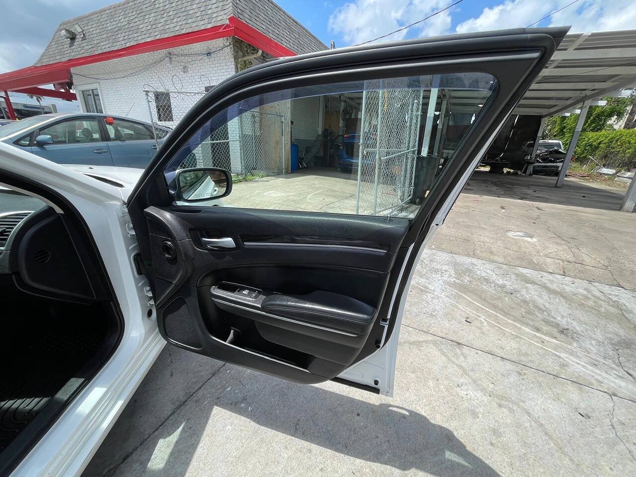 Used 2015 Chrysler 300 Limited RWD image 12