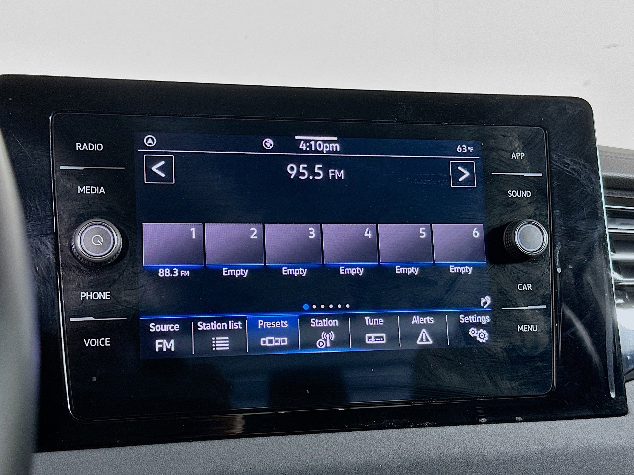Used 2025 Volkswagen Jetta SE FWD image 21