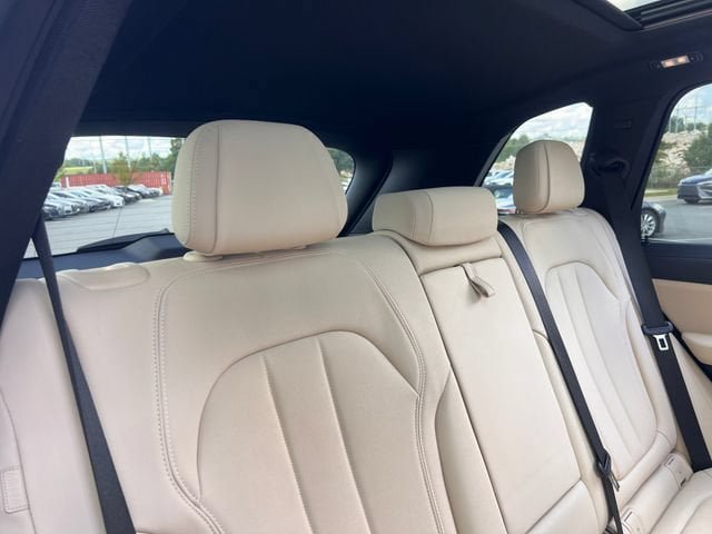 Used 2021 BMW X5 sDrive40i w/ Premium Package RWD image 30