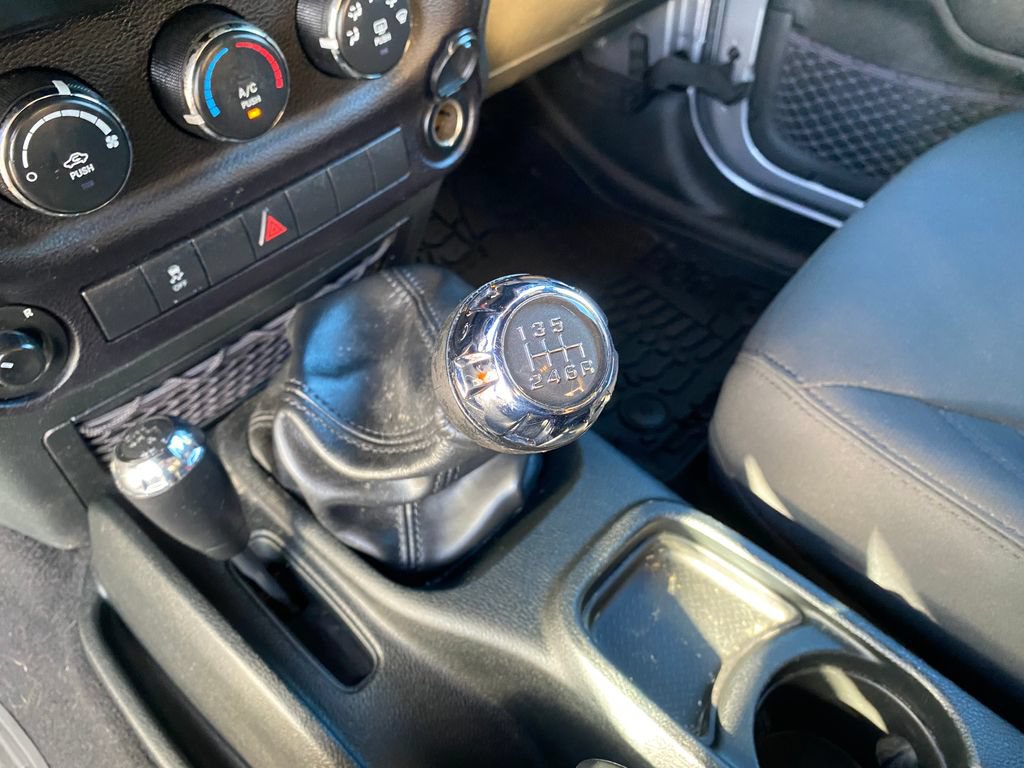 Used 2018 Jeep Wrangler Sport AWD/4WD image 35