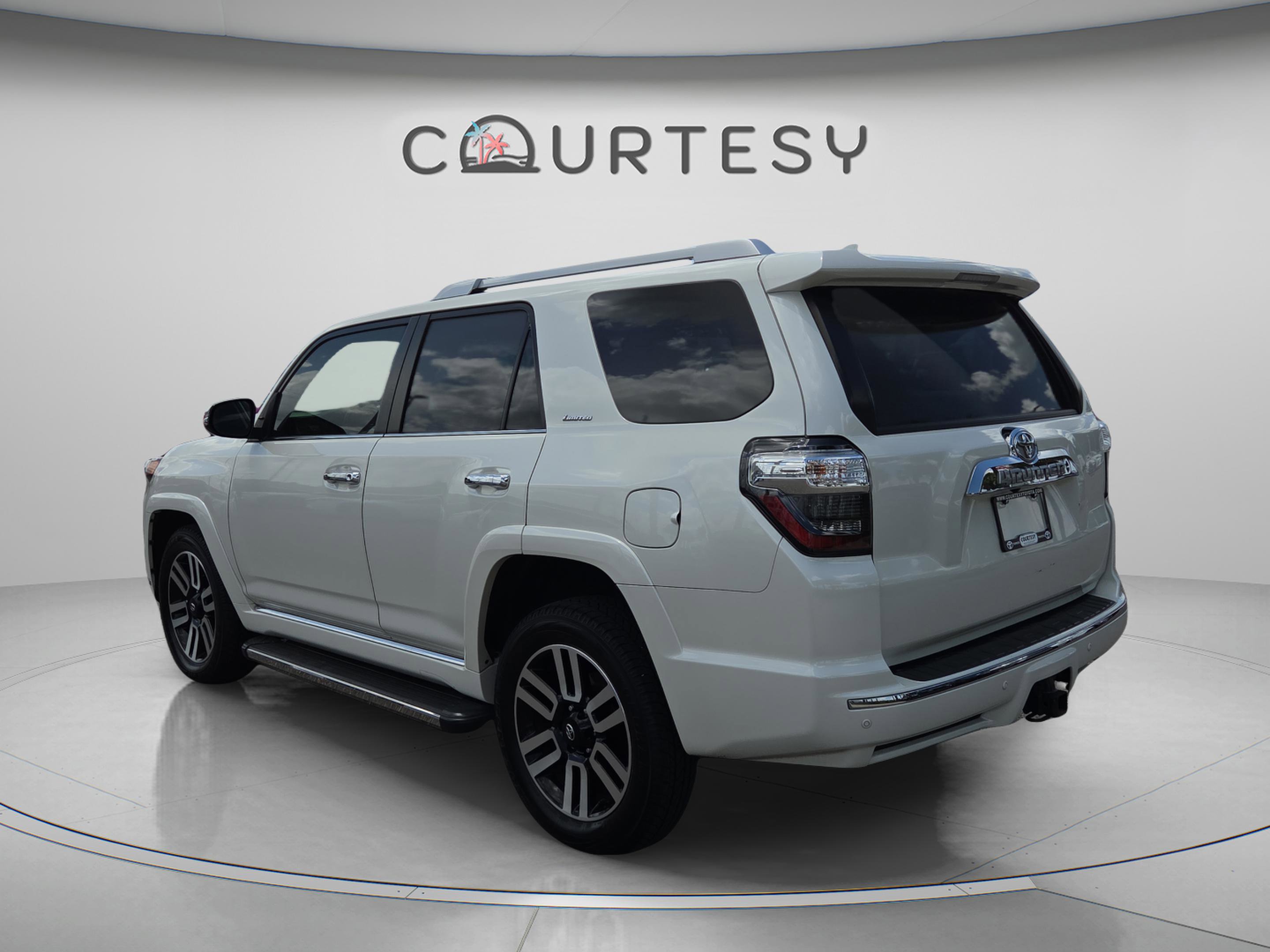 Certified 2022 Toyota 4Runner Limited AWD/4WD image 3