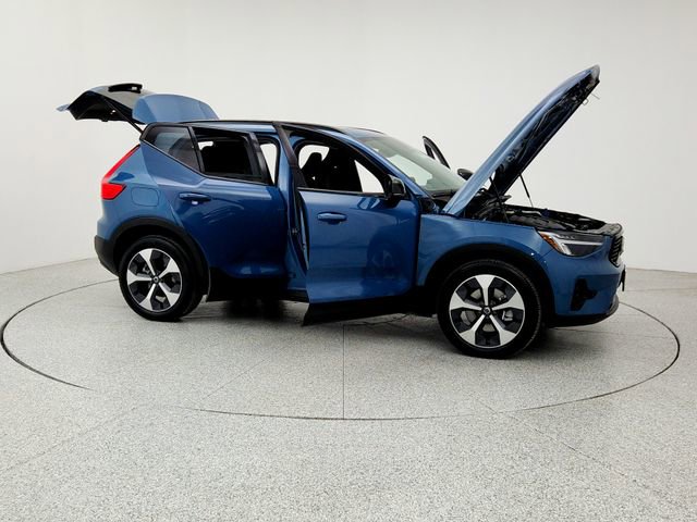 Used 2023 Volvo XC40 B5 Plus w/ Driver Assist Package image 10