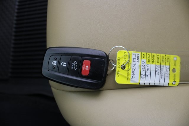 Used 2021 Toyota RAV4 XLE Premium image 7