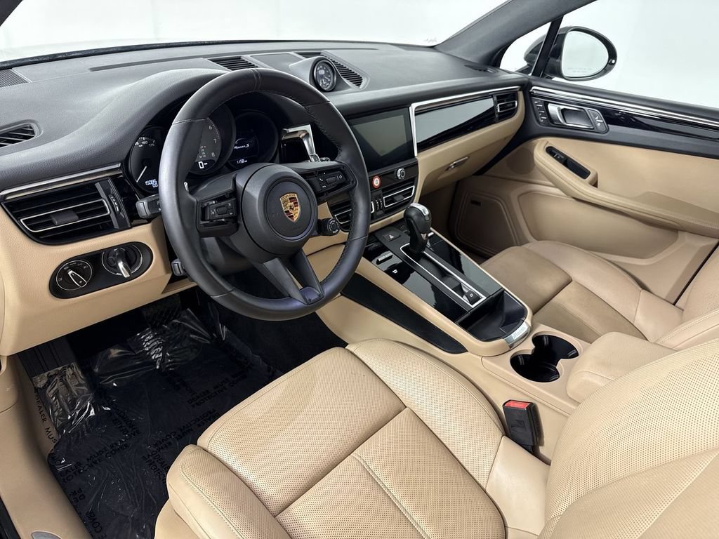 Certified 2022 Porsche Macan S w/ Premium Package Plus AWD/4WD image 4