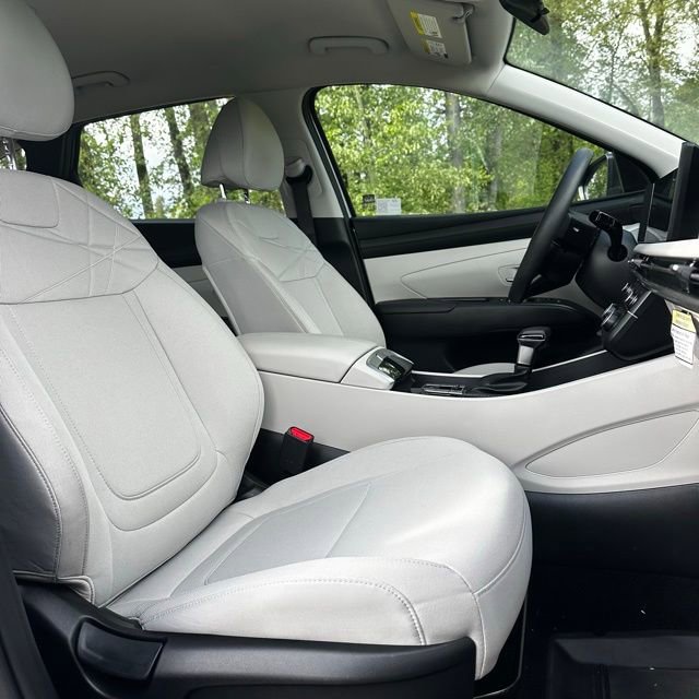 Certified 2025 Hyundai Tucson SE image 17