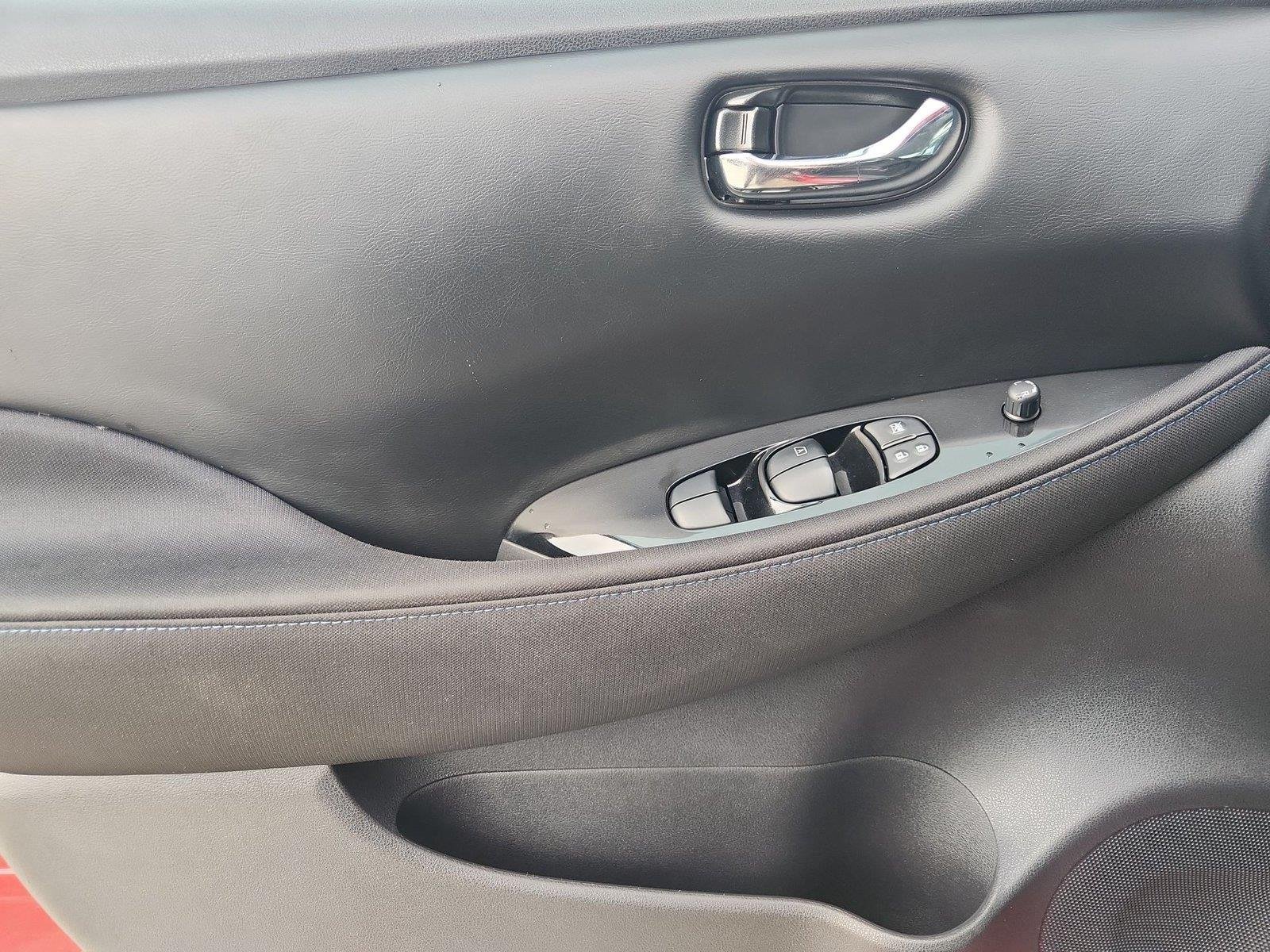 Used 2022 Nissan Leaf SV FWD image 2