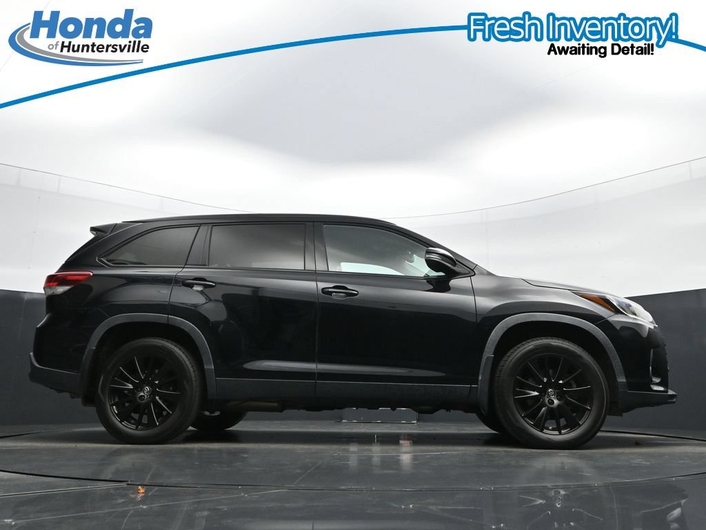 Used 2019 Toyota Highlander SE w/ Nightshade Edition AWD/4WD image 42