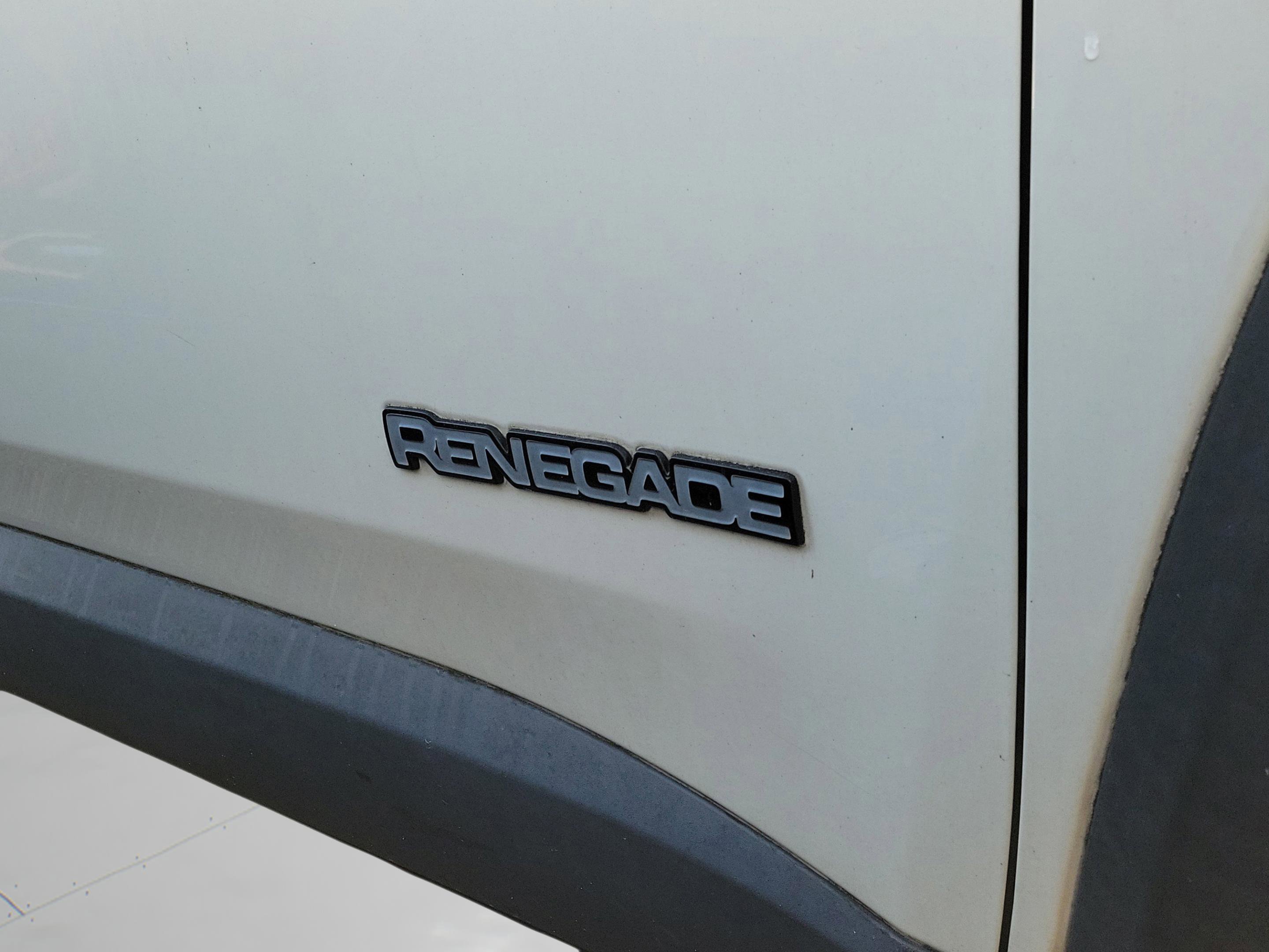Used 2017 Jeep Renegade Altitude image 26
