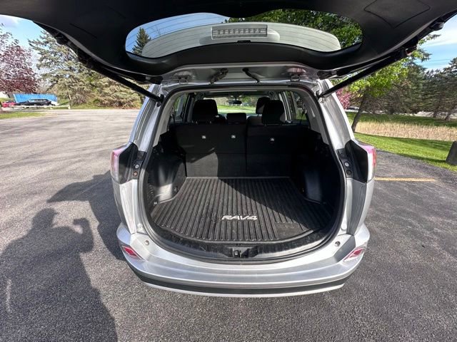 Used 2016 Toyota RAV4 XLE AWD/4WD image 10