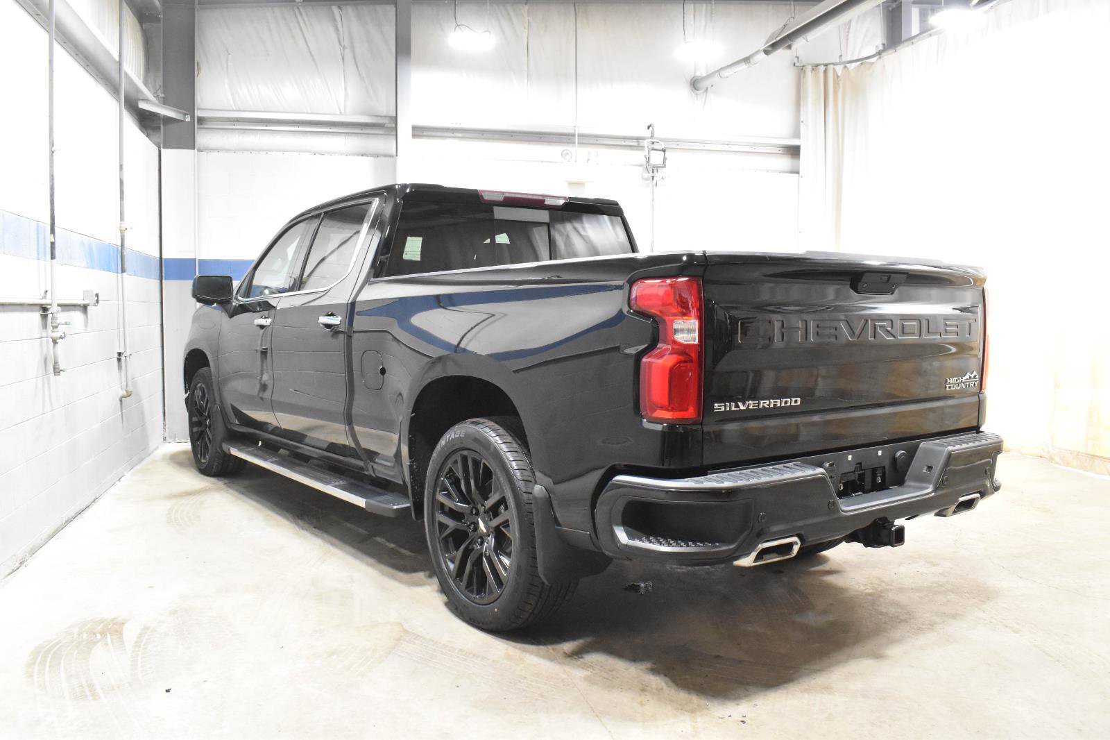 Used 2020 Chevrolet Silverado 1500 High Country image 26