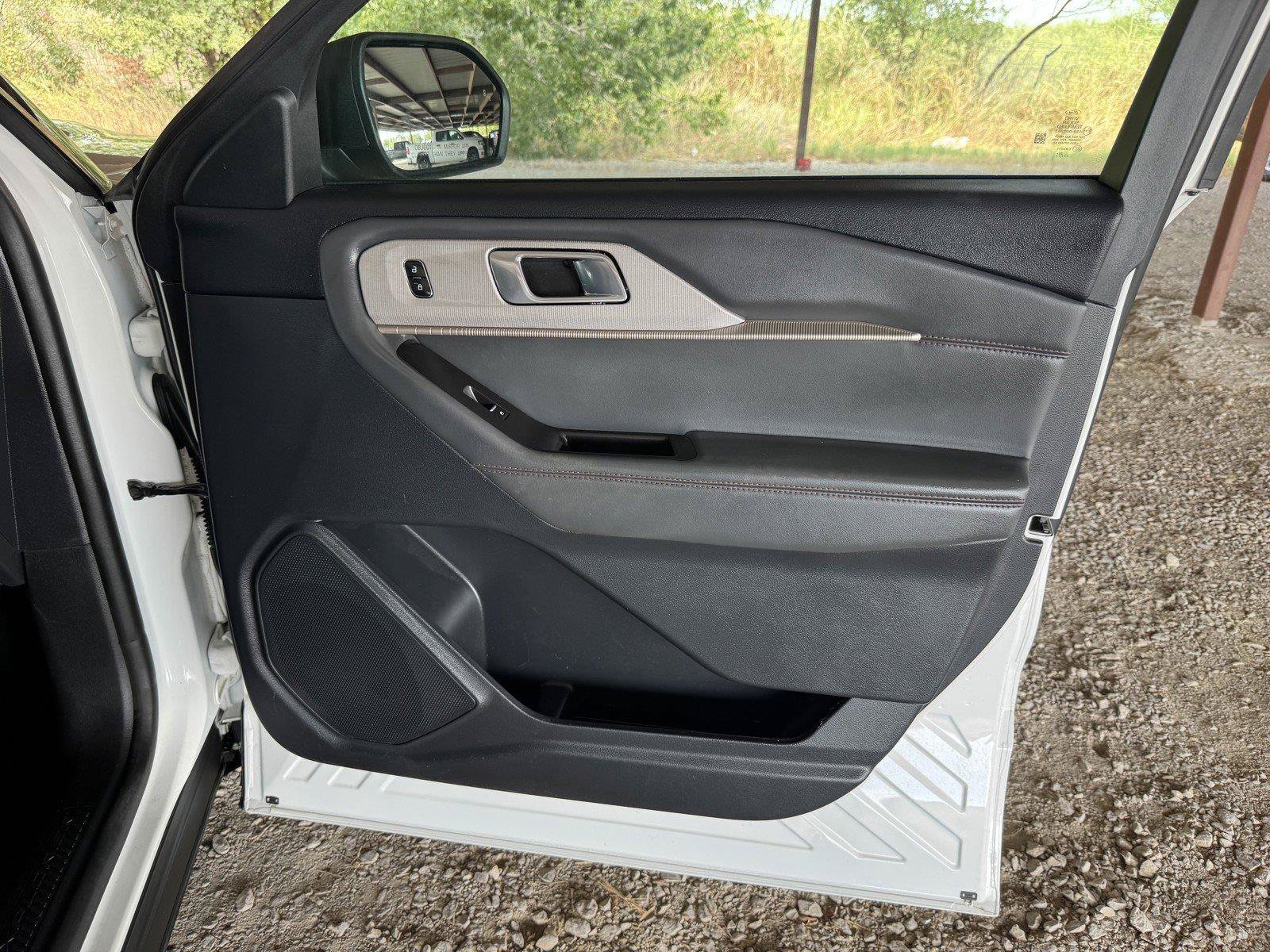 Used 2025 Ford Explorer Active RWD image 42