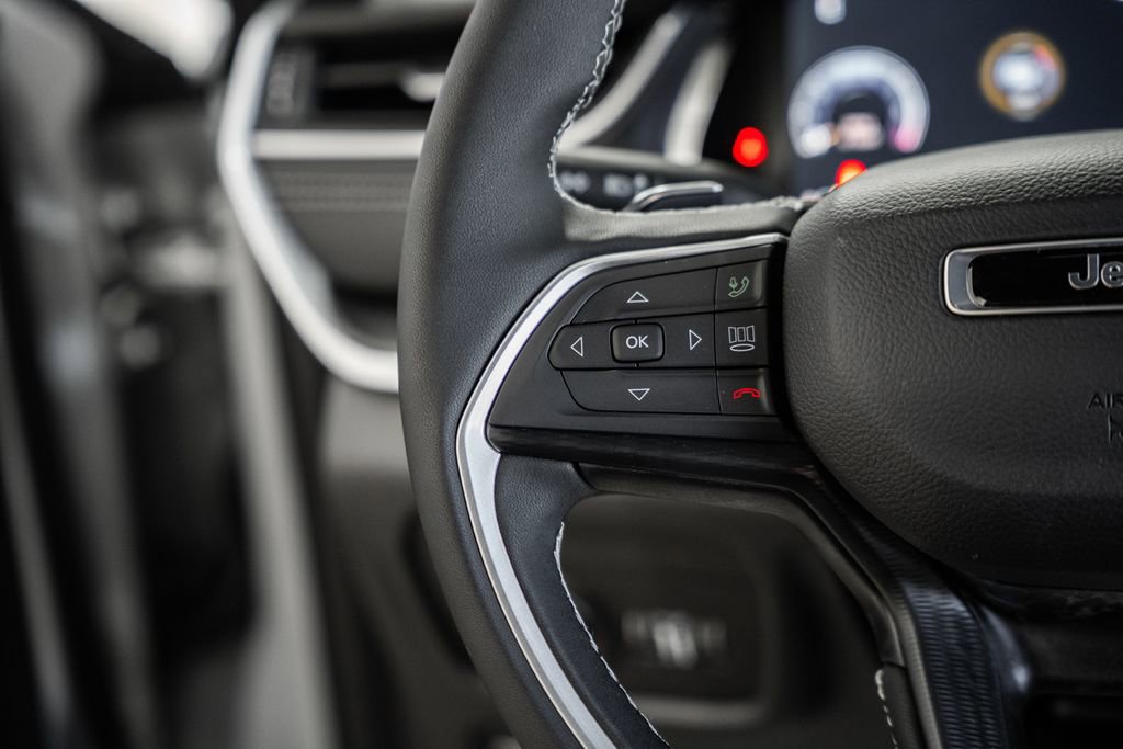 New 2025 Jeep Grand Cherokee Laredo X w/ Luxury Tech Group I image 26