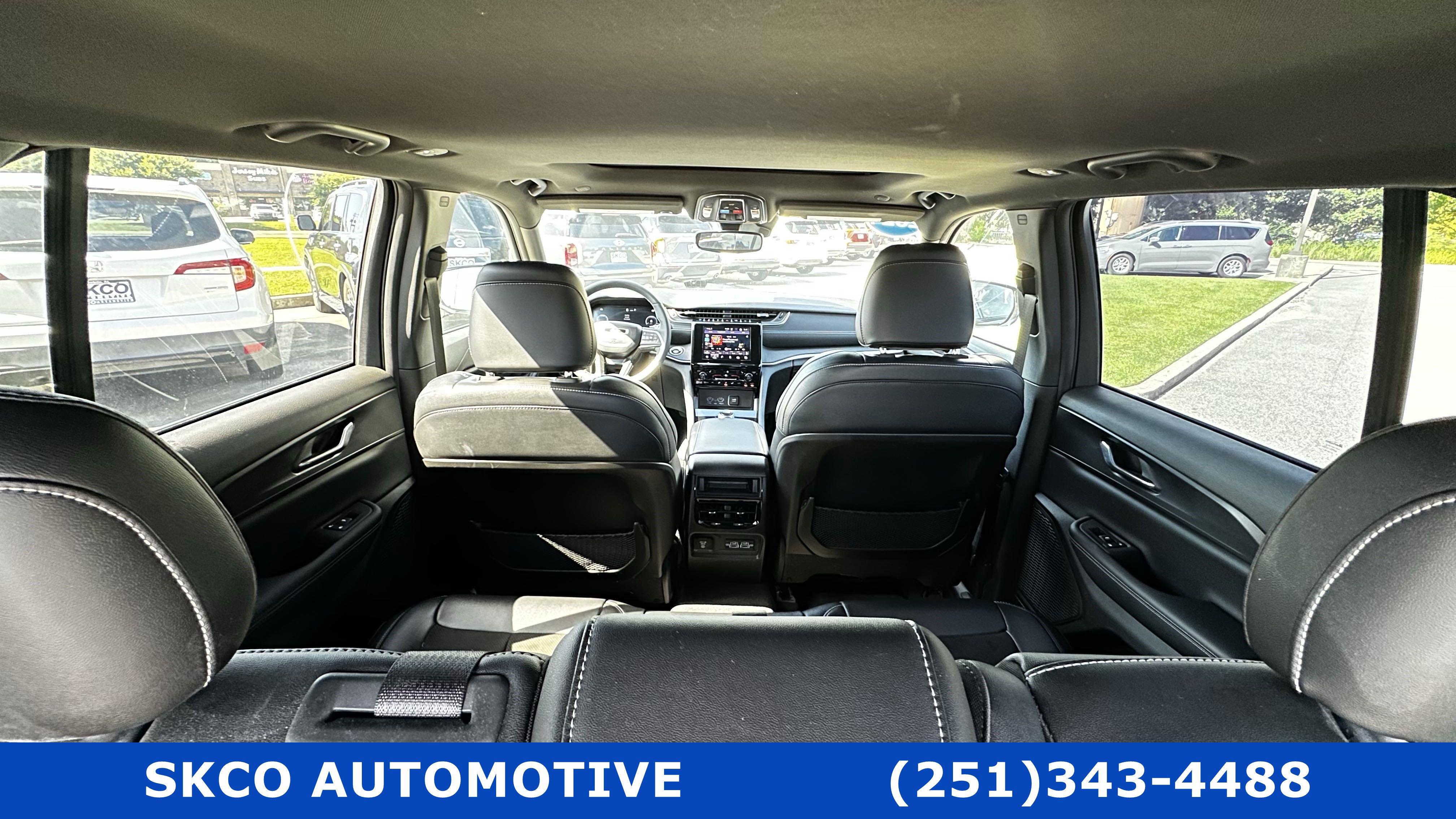 Used 2024 Jeep Grand Cherokee Altitude image 28