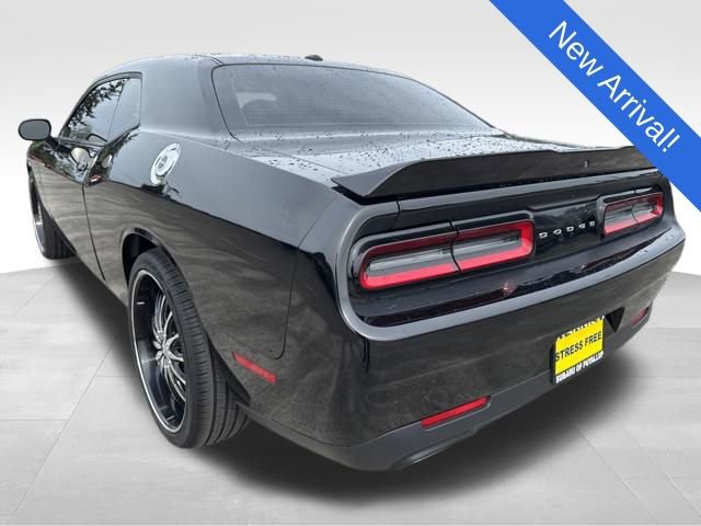 Used 2018 Dodge Challenger R/T RWD image 5