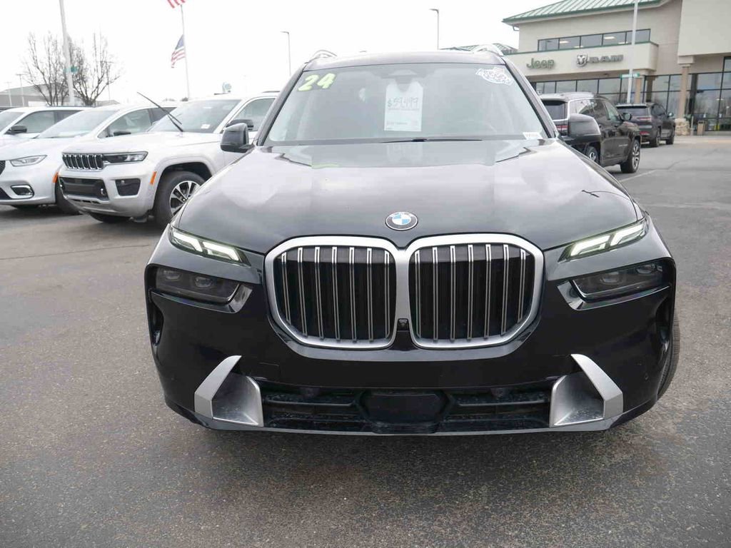 Used 2024 BMW X7 xDrive40i image 3
