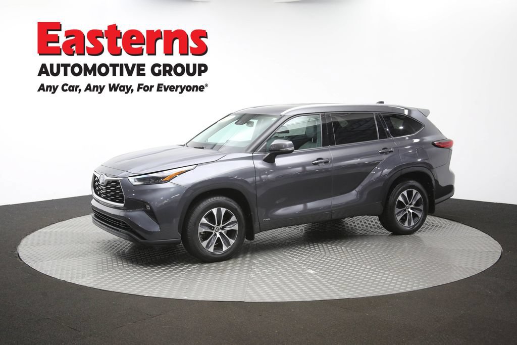 Used 2022 Toyota Highlander XLE AWD/4WD image 59