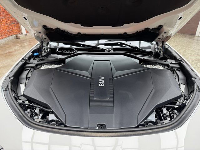 Used 2025 BMW i7 xDrive60 image 27