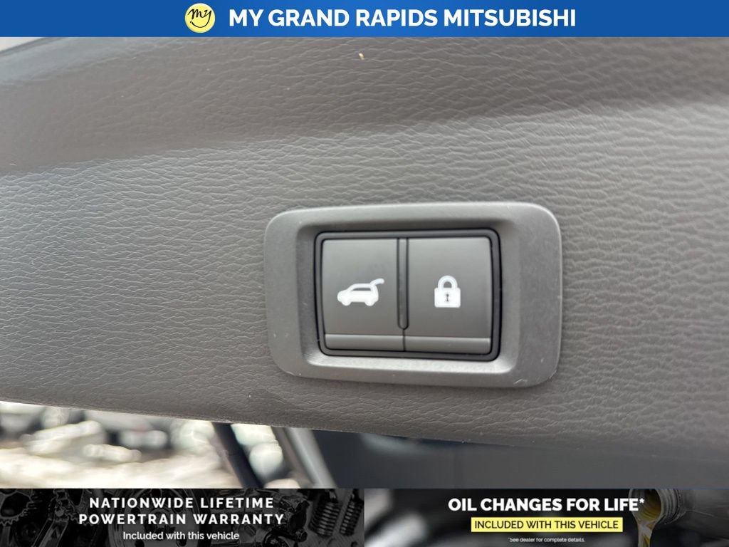 New 2026 Mitsubishi Outlander SE AWD/4WD image 15