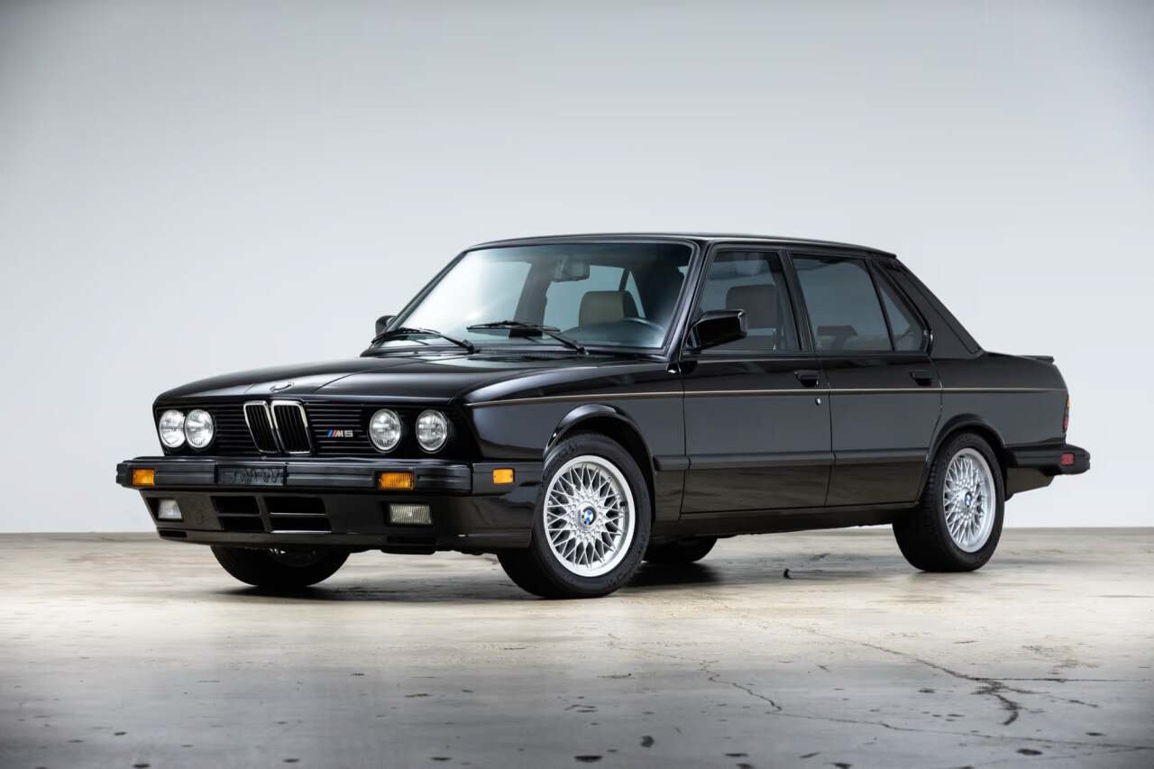 Used 1988 BMW M5 RWD image 3