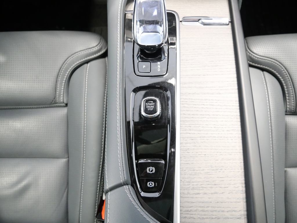 Used 2023 Volvo XC90 B6 Ultimate image 32