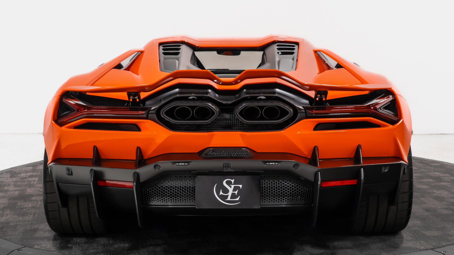 Used 2025 Lamborghini Revuelto image 7