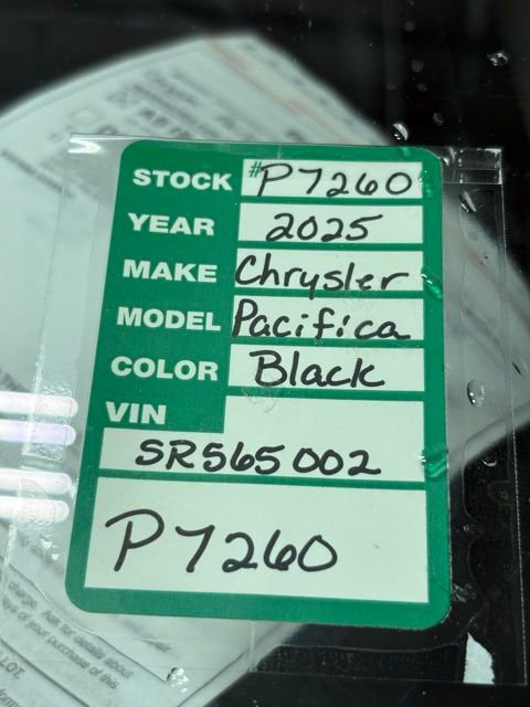 Used 2025 Chrysler Pacifica Limited image 26