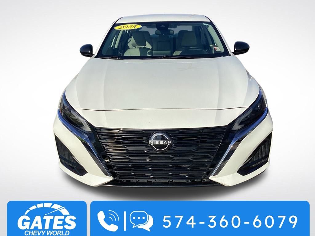 Used 2025 Nissan Altima 2.5 SV FWD image 2