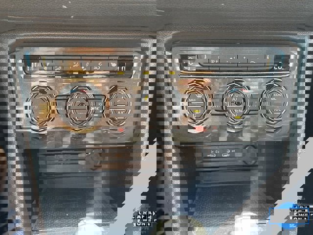 Used 2021 Volkswagen Tiguan SE w/ Panoramic Sunroof Package image 21