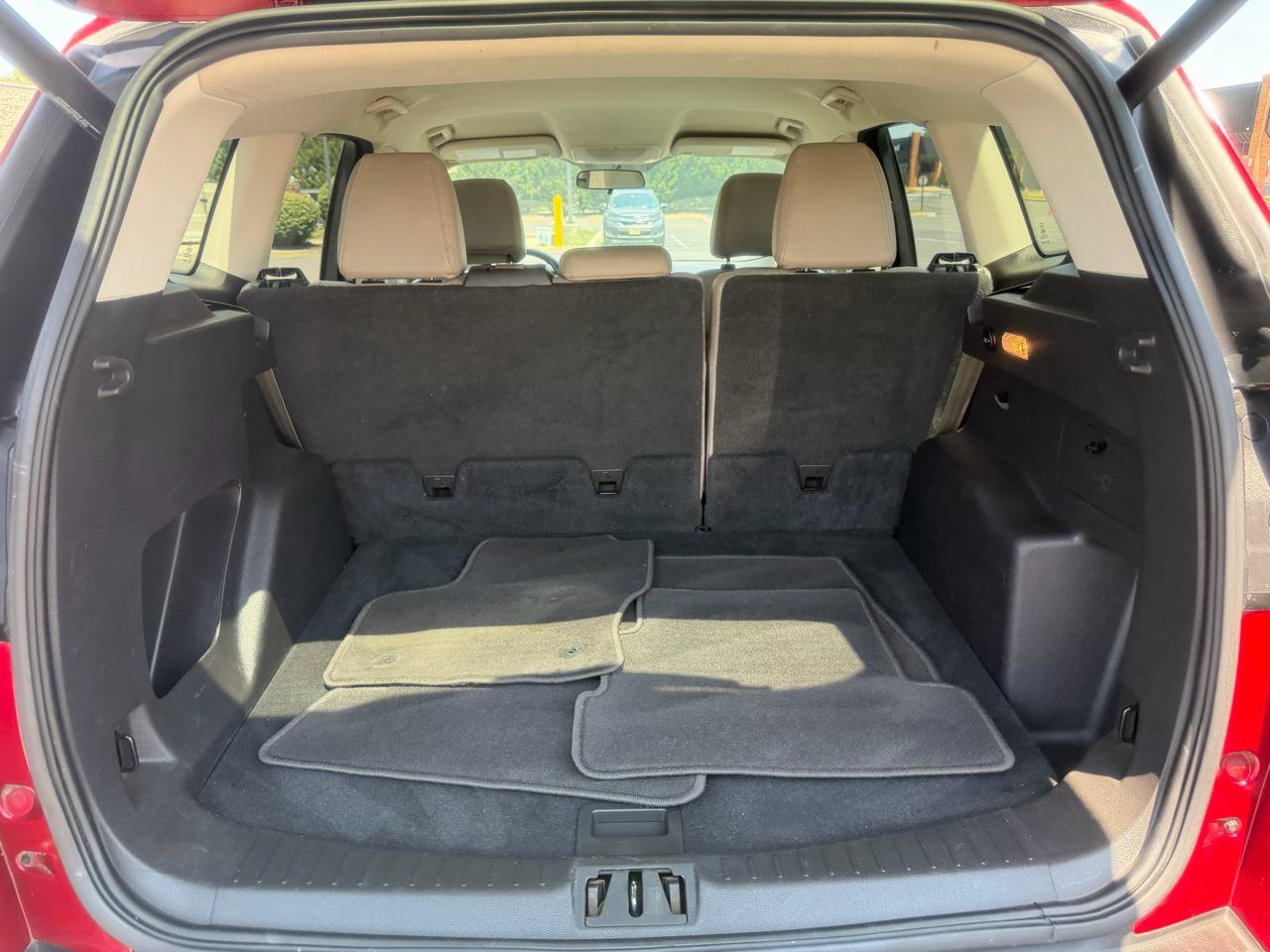 Used 2017 Ford Escape SE w/ SE Leather Comfort Package AWD/4WD image 28
