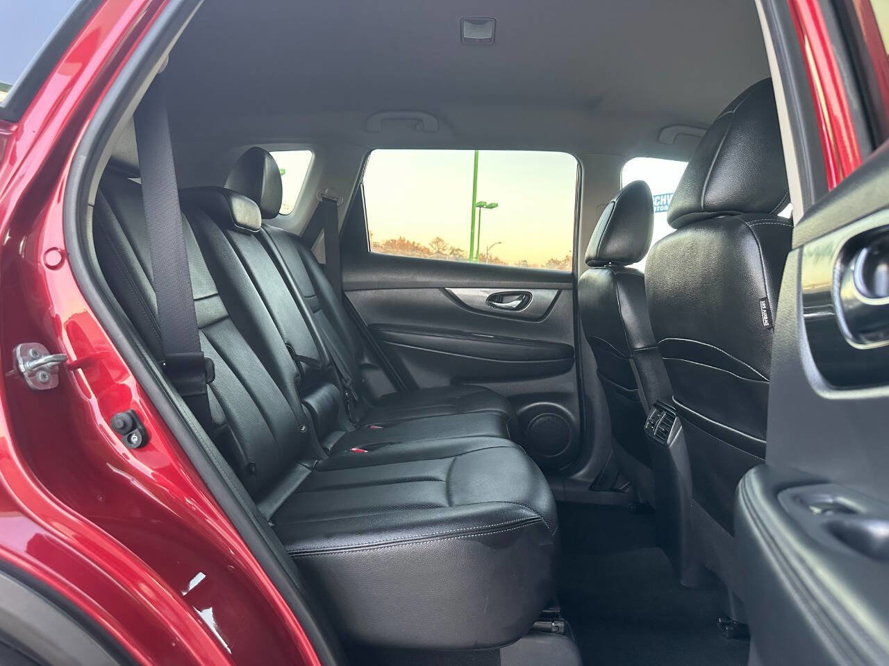 Used 2016 Nissan Rogue SL image 14