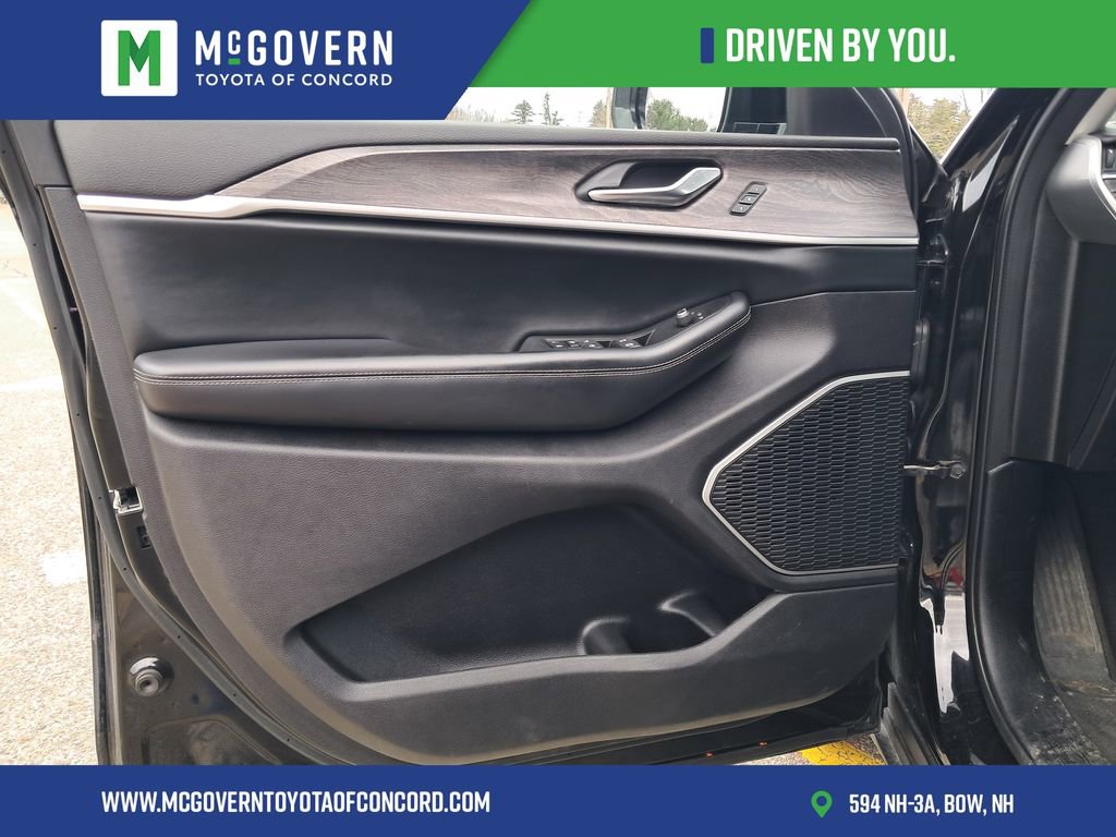 Used 2021 Jeep Grand Cherokee L Limited AWD/4WD image 12